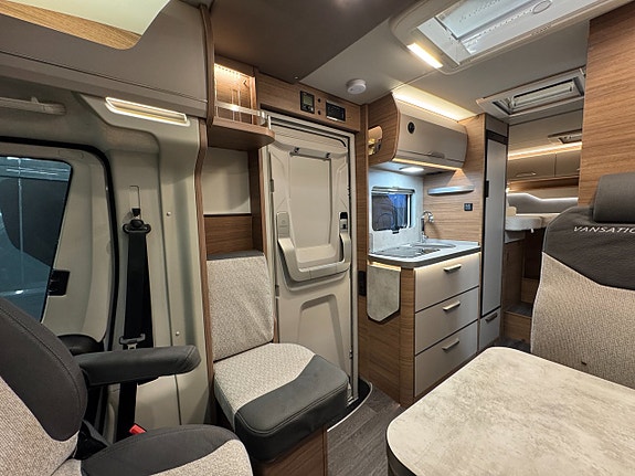 Knaus VAN TI 650 MEG VANSATION (165HK) Långbädd & stort garage! Får köras på B-kort! Låga mil! Endast 6,96m! 4 of 18
