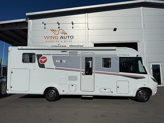 Pilote Galaxy G781 Evidence (180HK, Automat) Långbädd! ENDAST 400mil! AC! Stort garage! Vinteranpassad! Vattenburen värm