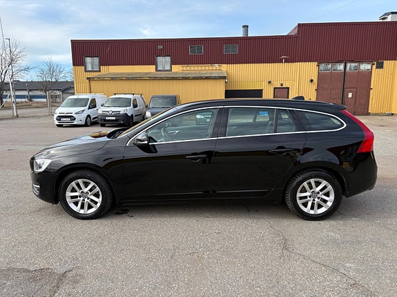 Volvo V60 2 of 14