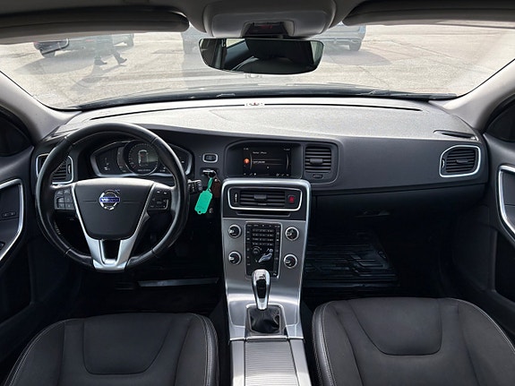 Volvo V60 7 of 14