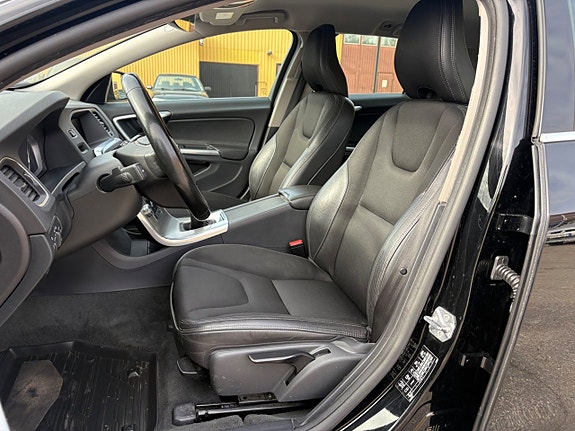 Volvo V60 10 of 14