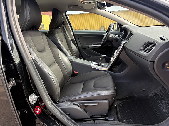 Volvo V60 11 of 14