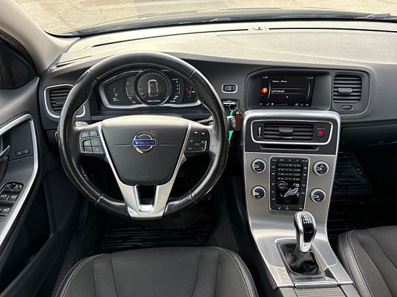Volvo V60 8 of 14