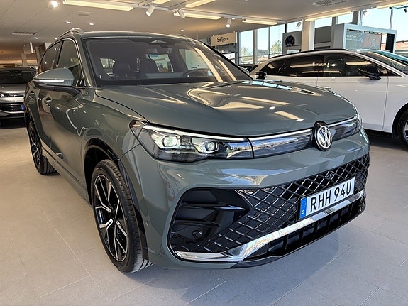 Volkswagen Tiguan 3 of 19