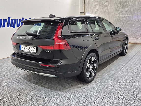 Volvo V60 Cross Country 4 of 5