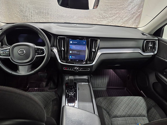 Volvo V60 Cross Country 6 of 11