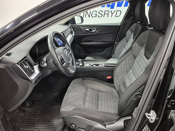 Volvo V60 Cross Country 2 of 5