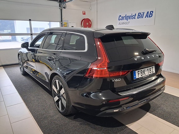 Volvo V60 2 of 6