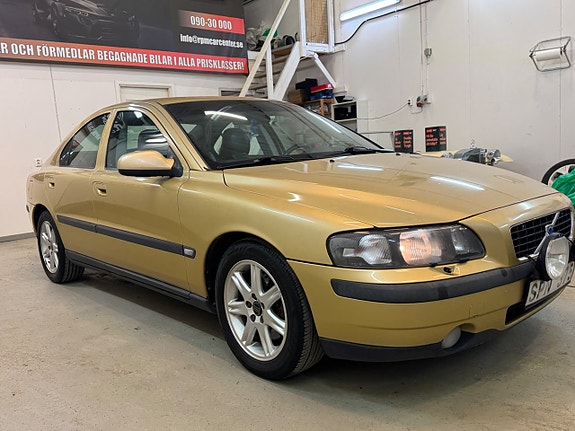 Volvo S60 2 of 5