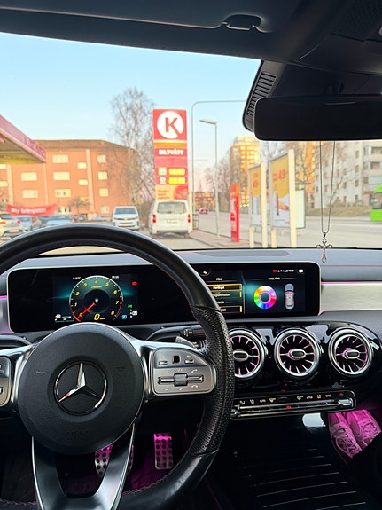 Mercedes-Benz CLA200 4 of 5