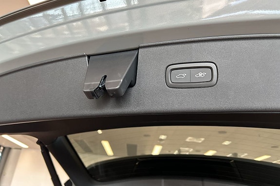 Volvo EX90 18 of 30