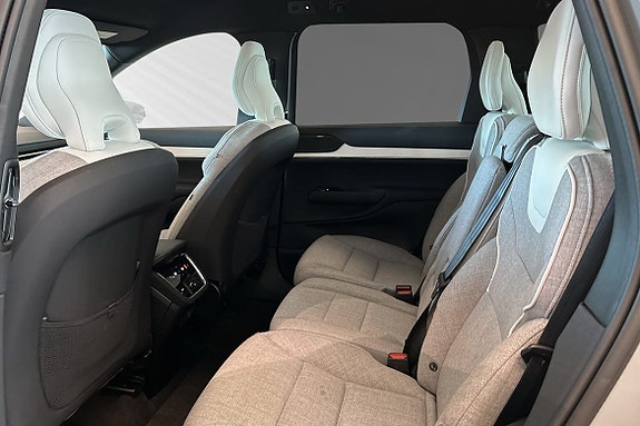 Volvo EX90 8 of 30