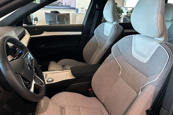Volvo EX90 30 of 30
