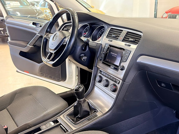Volkswagen Golf VII 10 of 17