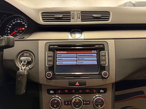 Volkswagen Passat 19 of 23