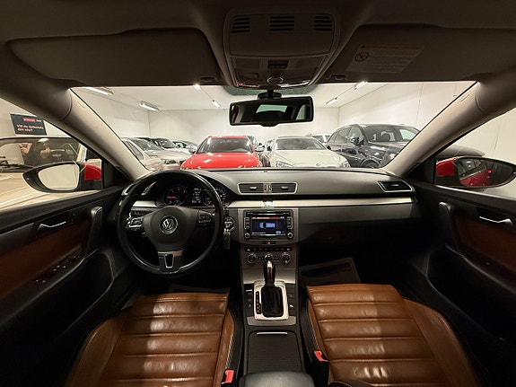 Volkswagen Passat 13 of 23