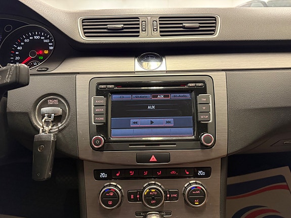 Volkswagen Passat 17 of 23