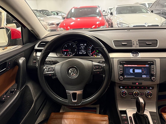 Volkswagen Passat 14 of 23