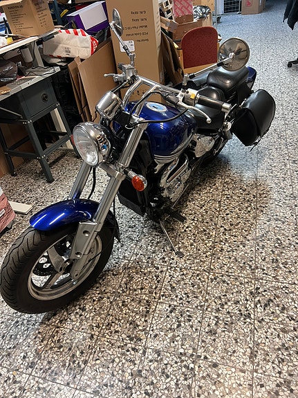 Suzuki VZ800 Marauder 2 of 4
