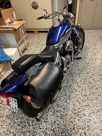 Suzuki VZ800 Marauder 3 of 4