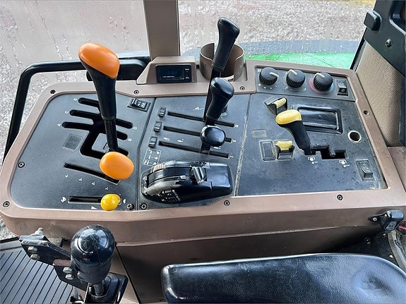 John Deere 7710 6 of 7