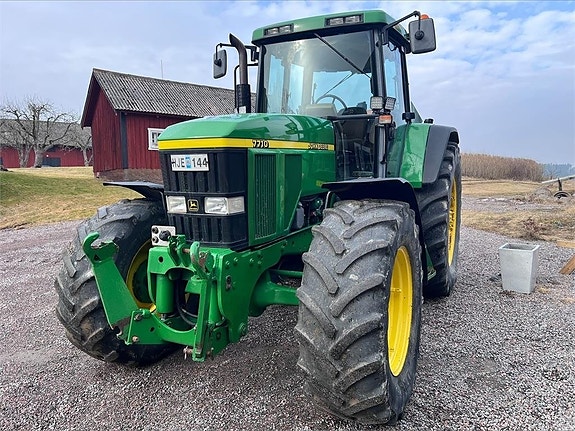 John Deere 7710 4 of 7
