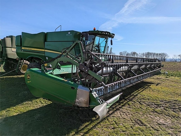 John Deere S790 SKÖRDETRÖSKA 35 FOT