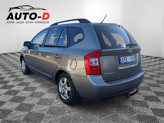 Kia Carens 7 of 12