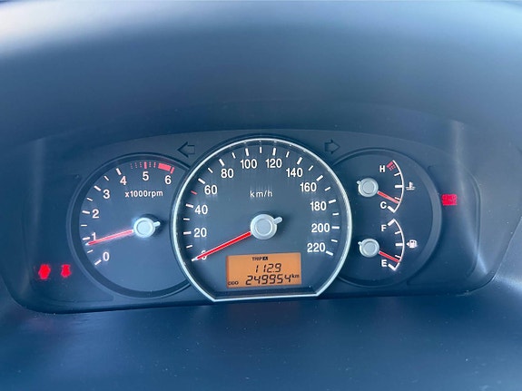 Kia Carens 10 of 12