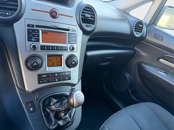 Kia Carens 9 of 12