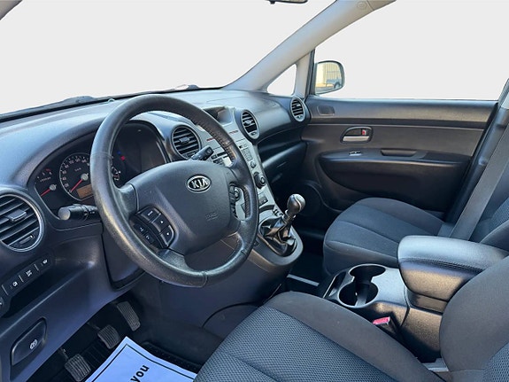 Kia Carens 8 of 12