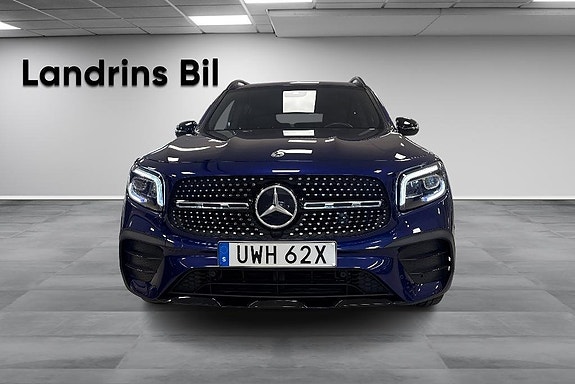 Mercedes-Benz GLB200 d 2 of 5