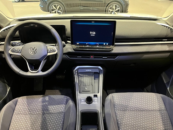 Volkswagen T-Roc 10 of 23