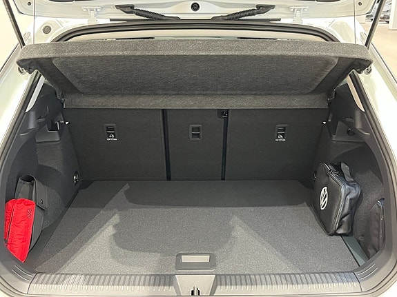 Volkswagen T-Roc 8 of 23