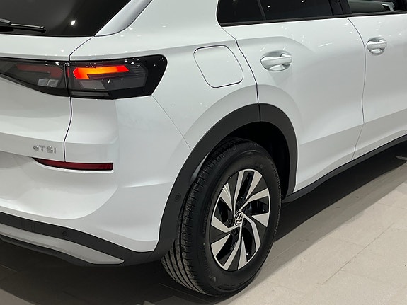 Volkswagen T-Roc 6 of 23