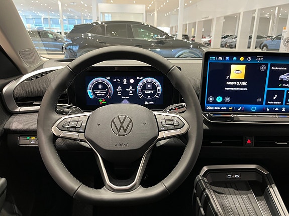 Volkswagen T-Roc 13 of 23