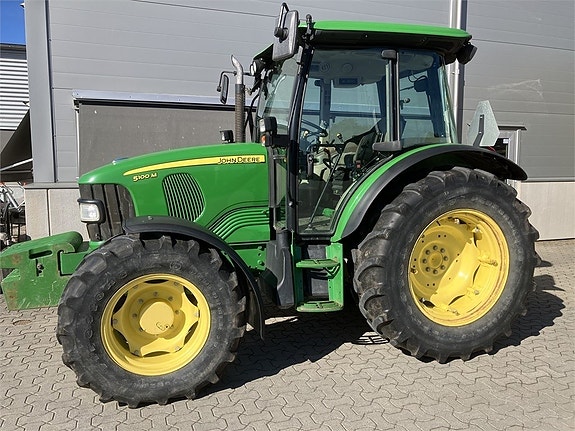 John Deere 5100 M