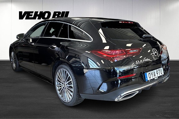 Mercedes-Benz CLA250 e 4 of 5