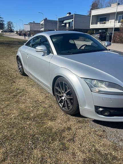 Audi TT 3 of 5