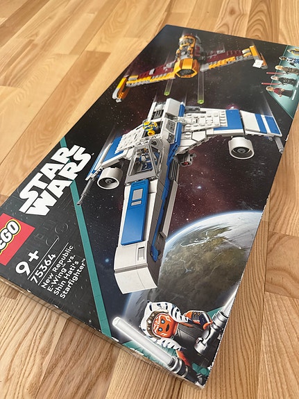LEGO Star Wars E-Wing vs. Shin Hati’s Starfighter