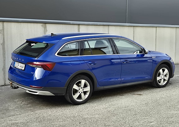 Skoda Octavia Scout 3 of 5