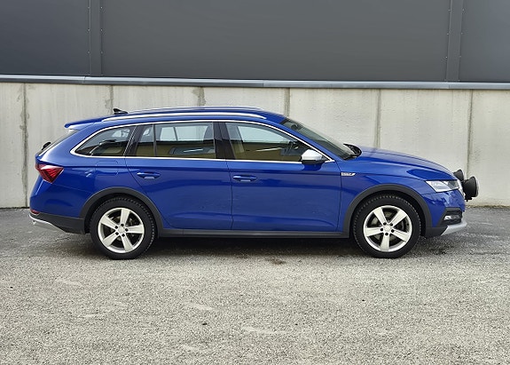 Skoda Octavia Scout 2 of 5