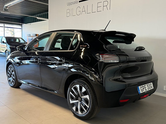 Peugeot 208 3 of 5
