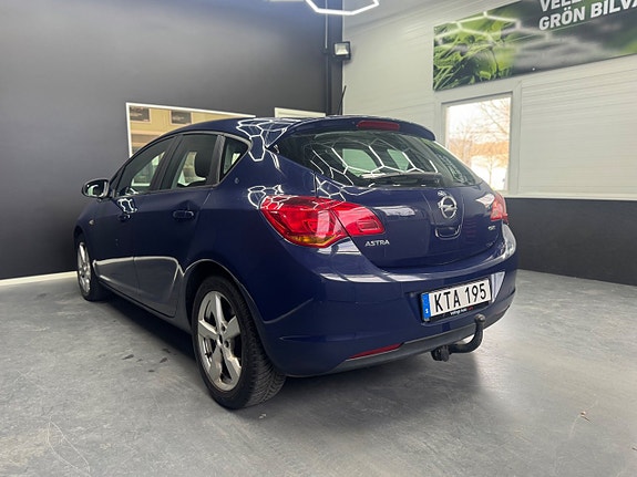 Opel Astra 4 of 5