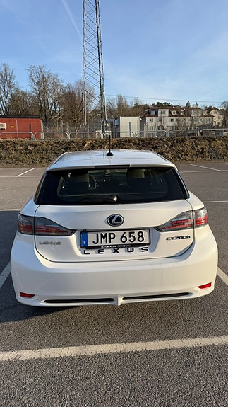 Lexus CT200h 3 of 11