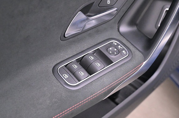 Mercedes-Benz A250 e 13 of 27