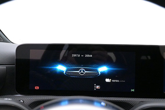 Mercedes-Benz A250 e 8 of 27