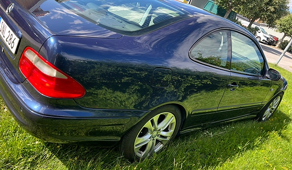 Mercedes-Benz CLK430 3 of 5