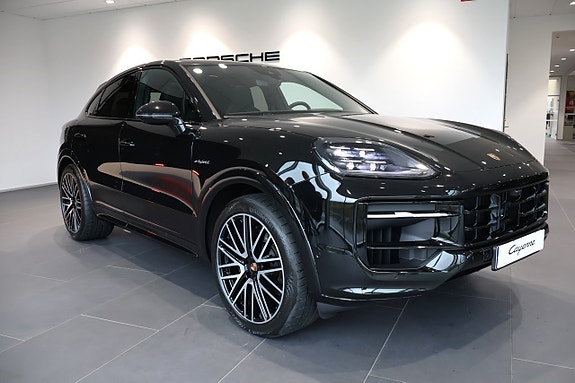 Porsche Cayenne 3 of 5