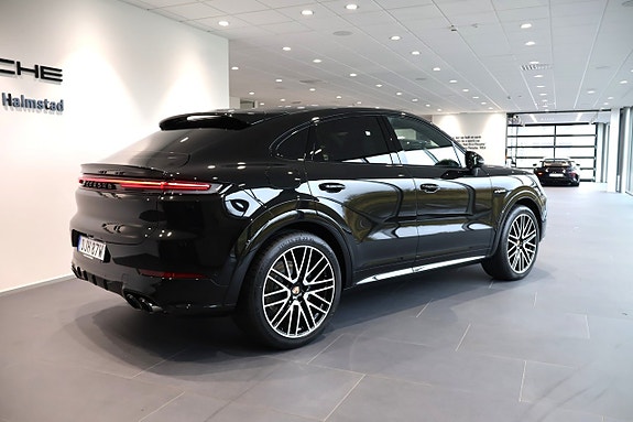 Porsche Cayenne 5 of 5
